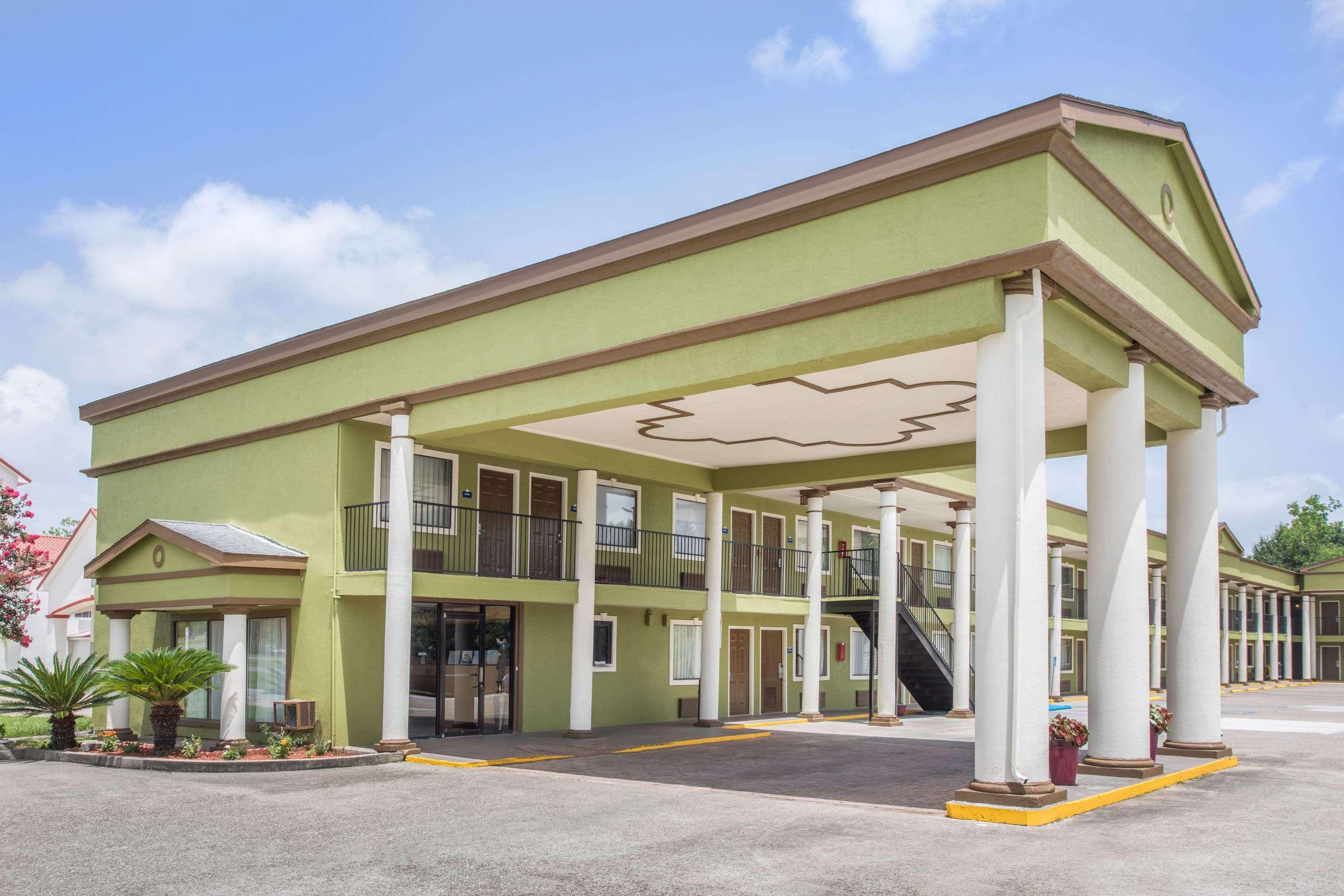 Days Inn By Wyndham Crowley Extérieur photo